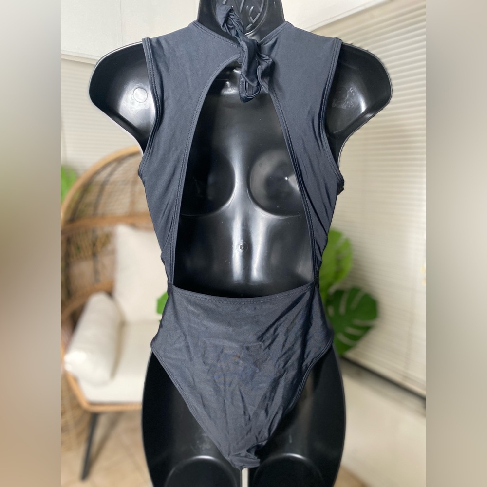Cupshe Black Plunge Twist Front High-Leg One Piece Swimsuit Size Medium - Picture 7 of 8